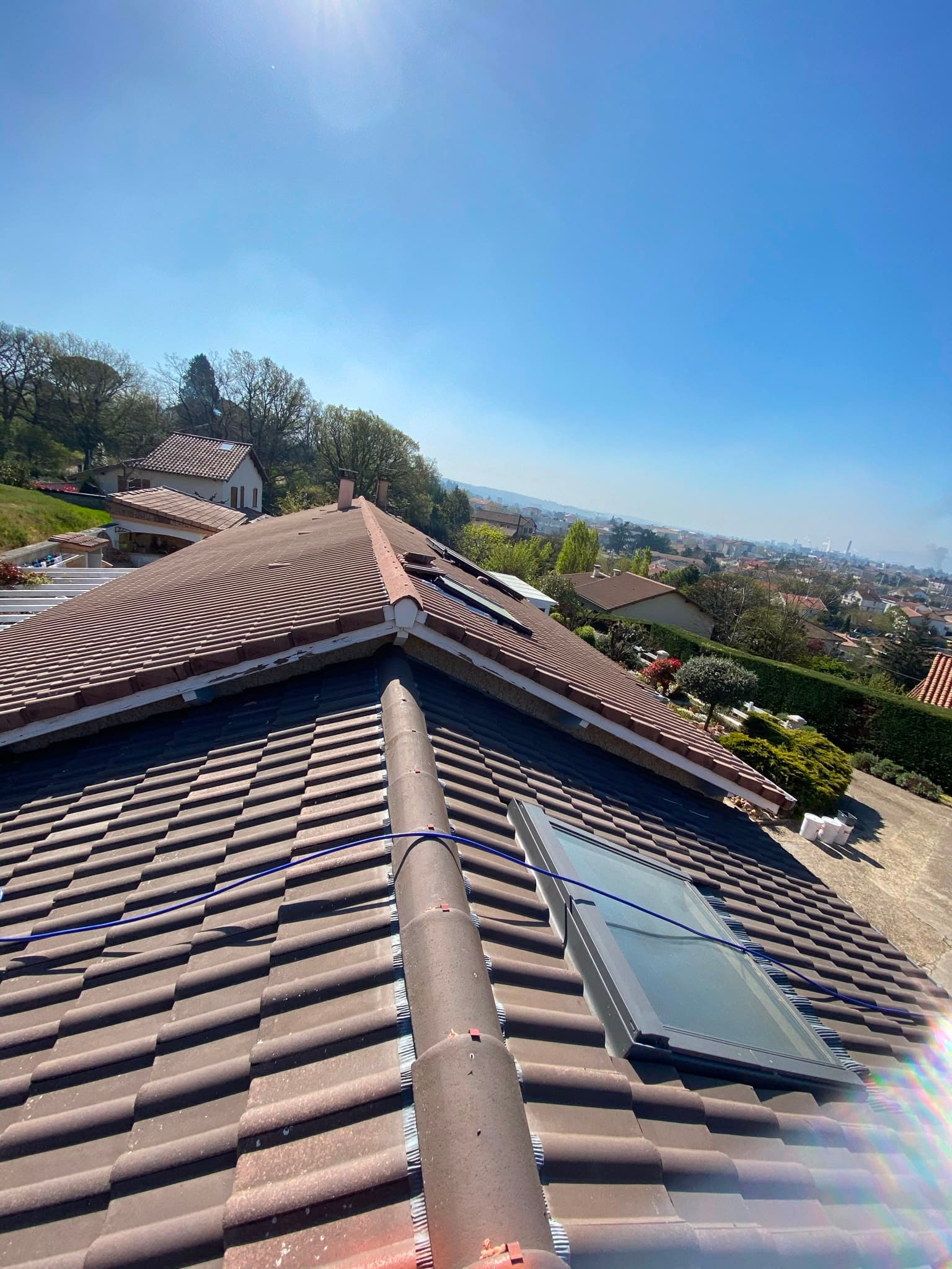 Rénovation de faîtage avec closoir ventilé - Chantier Jrenov à Fontaines-sur-Saône (69270)