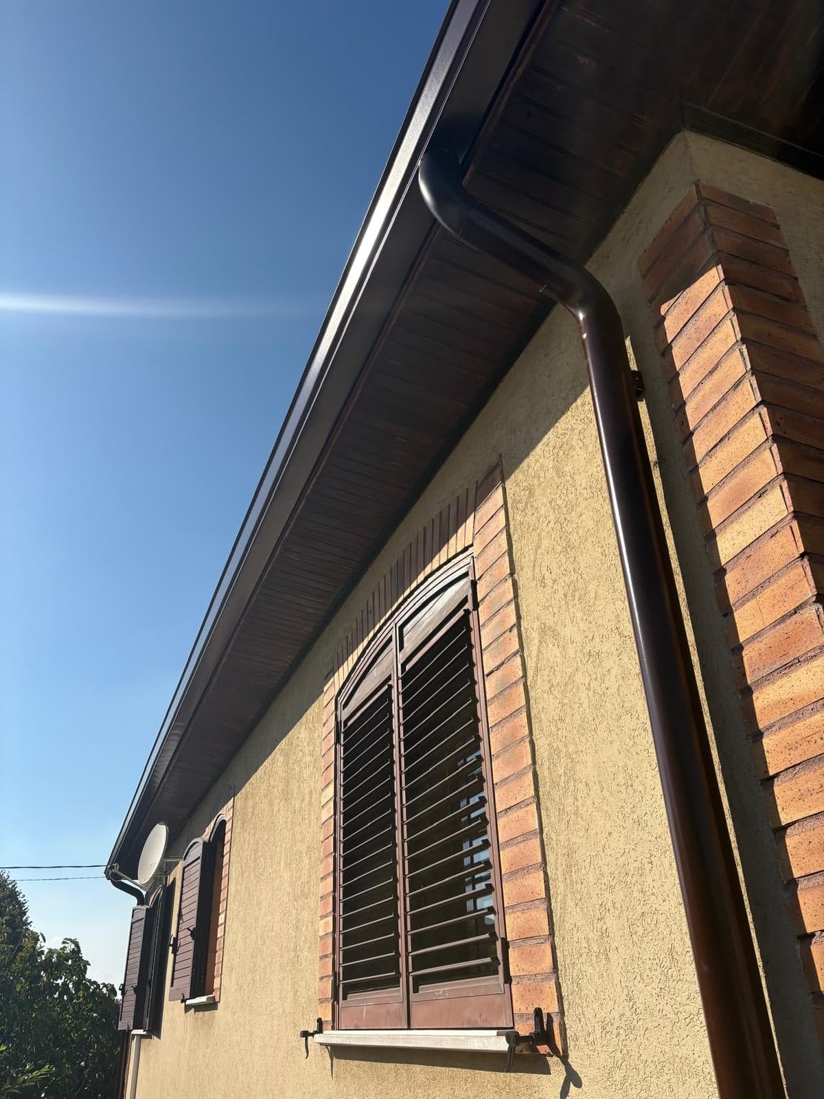 Habillage alu des débords de toit et gouttières - Chantier Jrenov à Dardilly (69570)