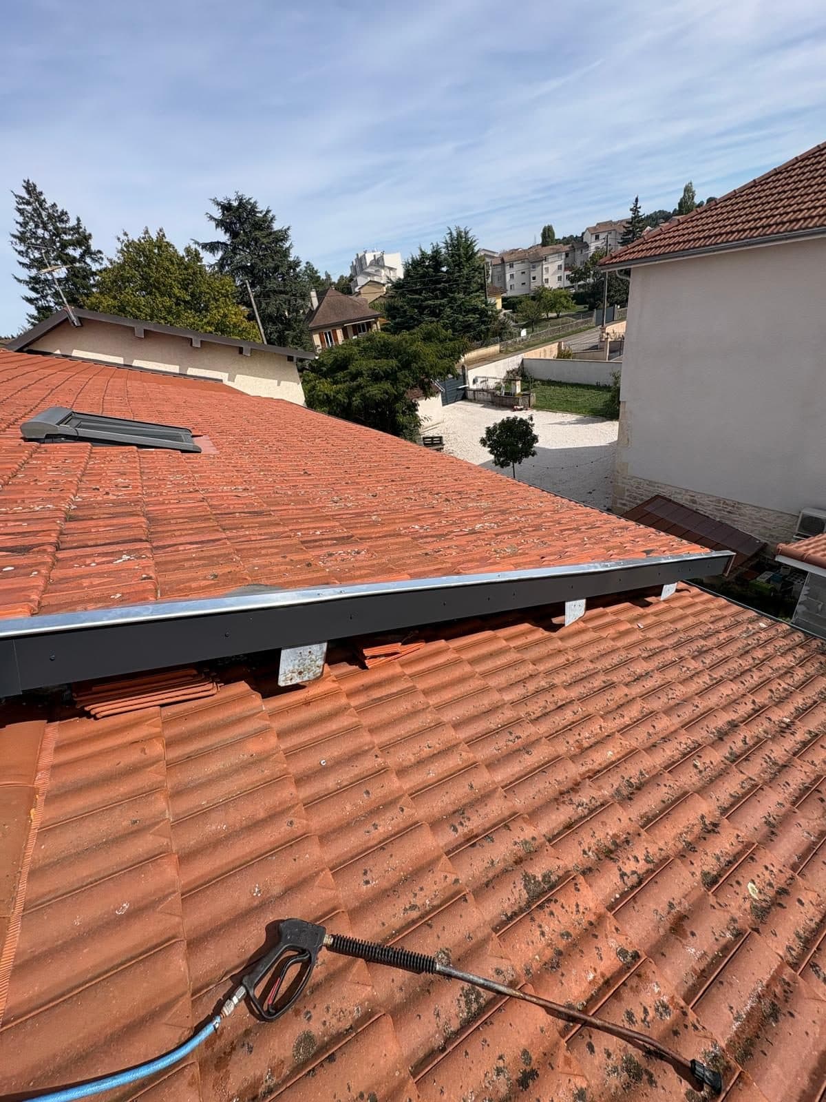 Rives en aluminium et nettoyage de couverture - Chantier Jrenov à Mions (69780)